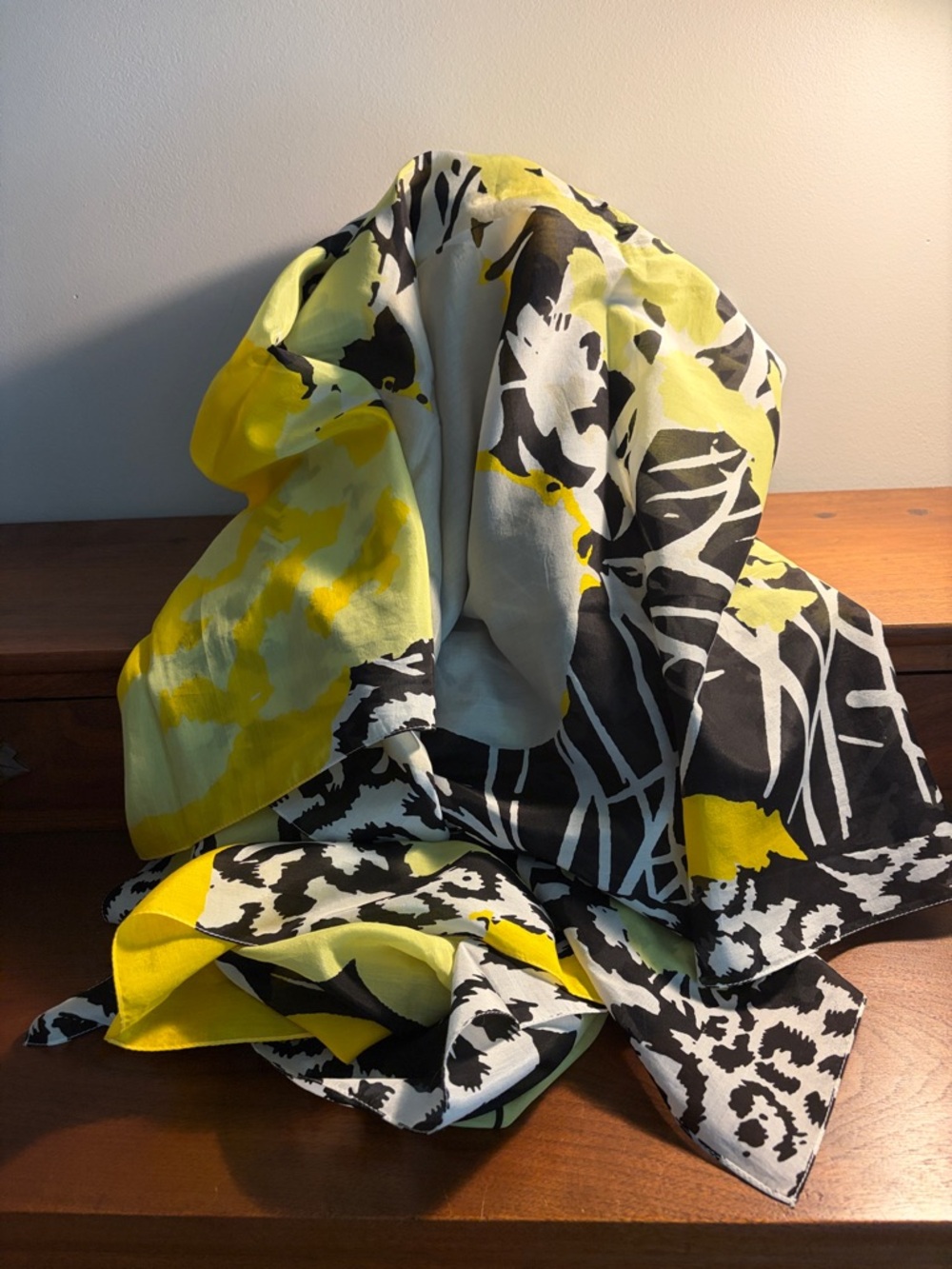 NWT Deadstock Diane von Furstenberg x Andy Warhol collaboration Flowers Scarf